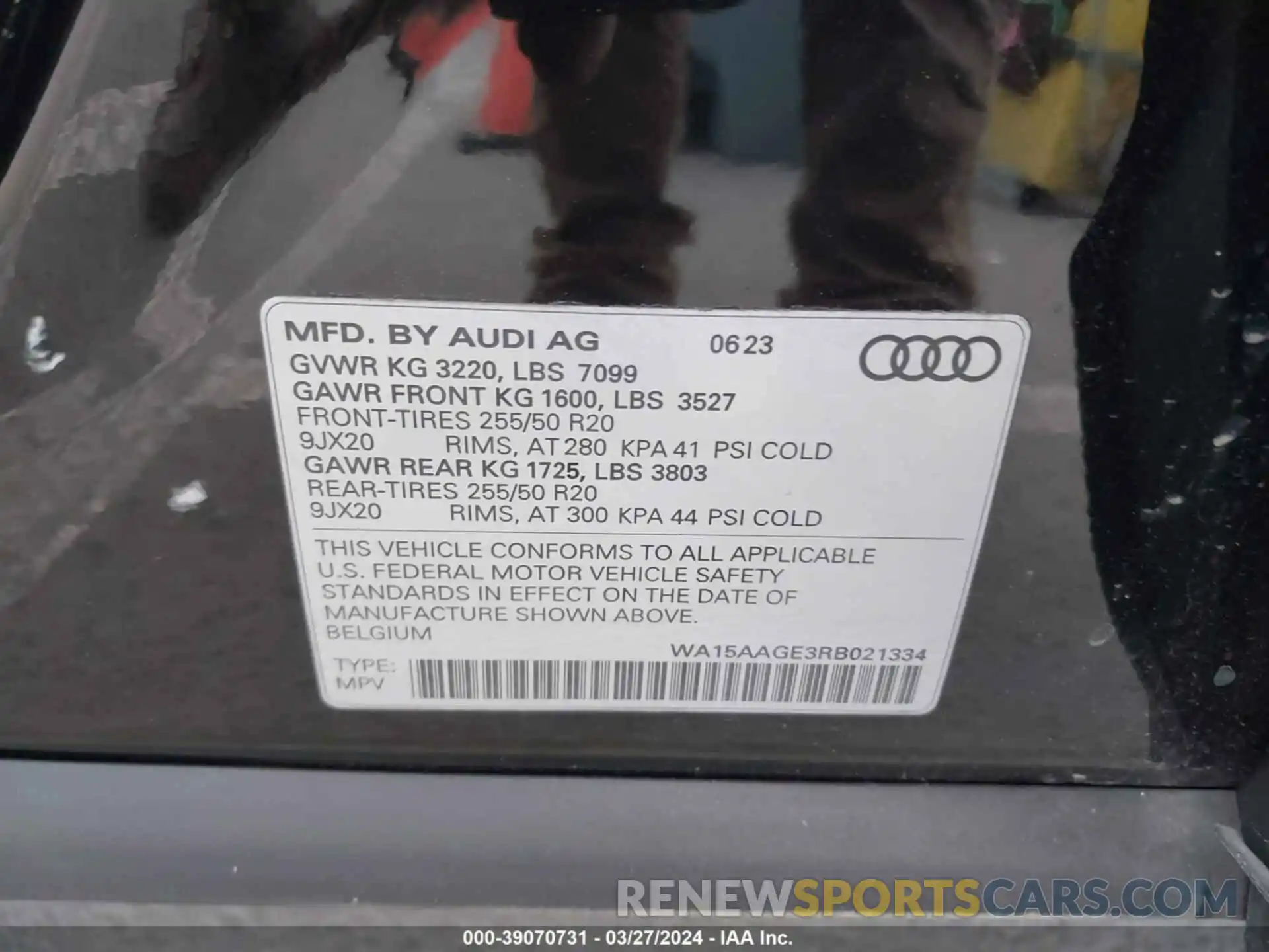 9 Photograph of a damaged car WA15AAGE3RB021334 AUDI Q8 E-TRON 2024