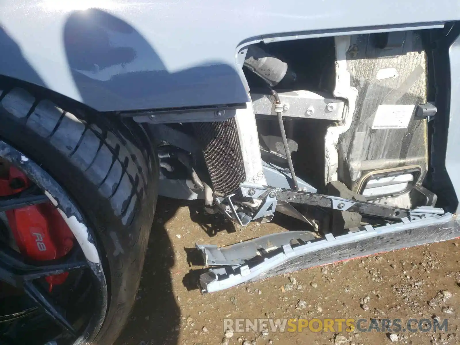9 Фотография поврежденного автомобиля WUAEEAFX2L7900088 AUDI R8 2020