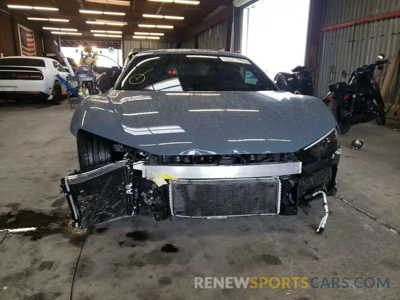 9 Photograph of a damaged car WUAEEAFX4L7900304 AUDI R8 2020