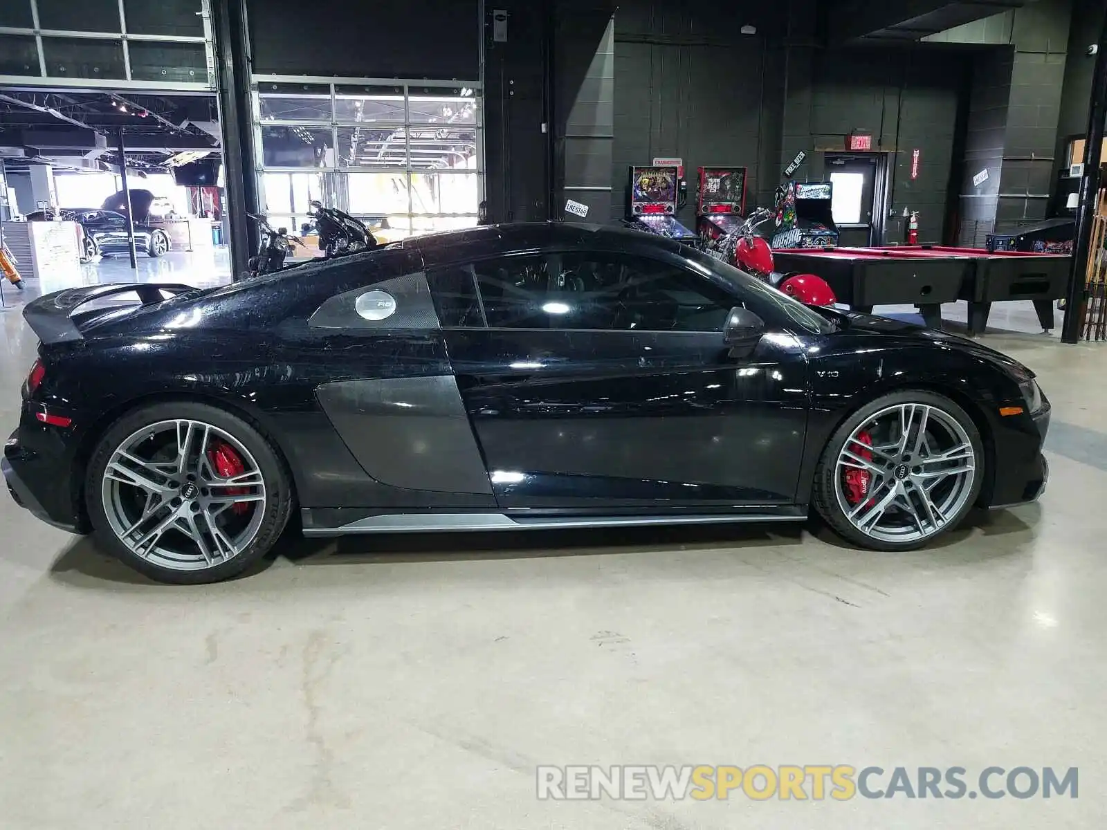 1 Photograph of a damaged car WUAKBAFX0L7902045 AUDI R8 2020