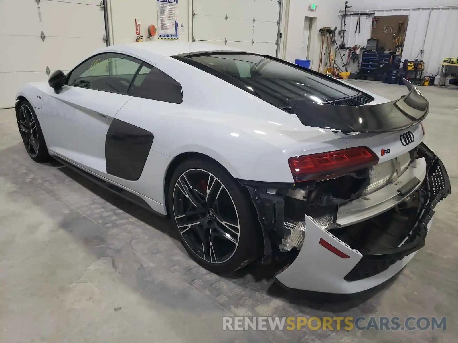 3 Photograph of a damaged car WUAKBAFX9L7900195 AUDI R8 2020