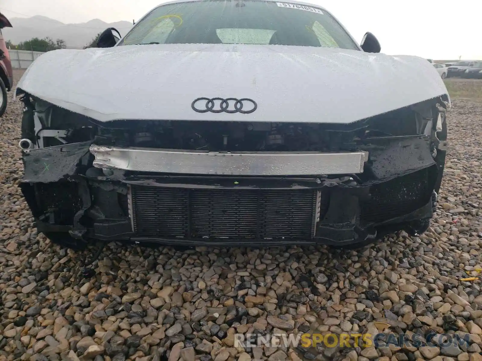 9 Photograph of a damaged car WUAKBAFX9L7900195 AUDI R8 2020