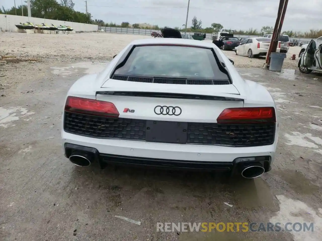 6 Photograph of a damaged car WUABAAFX8M7901181 AUDI R8 2021