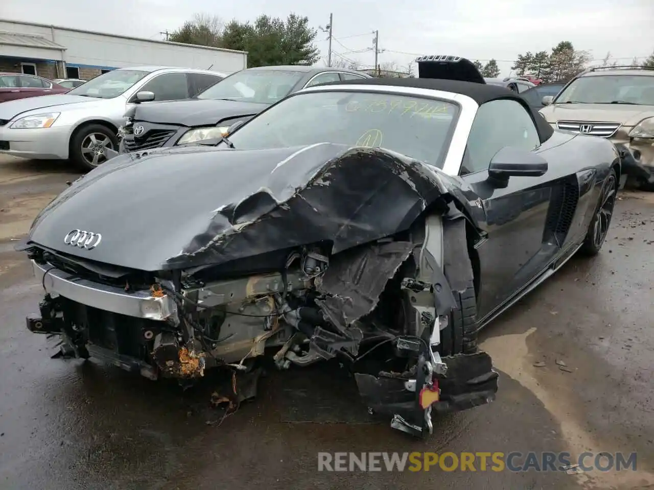 2 Photograph of a damaged car WUABACFX4M7901092 AUDI R8 2021