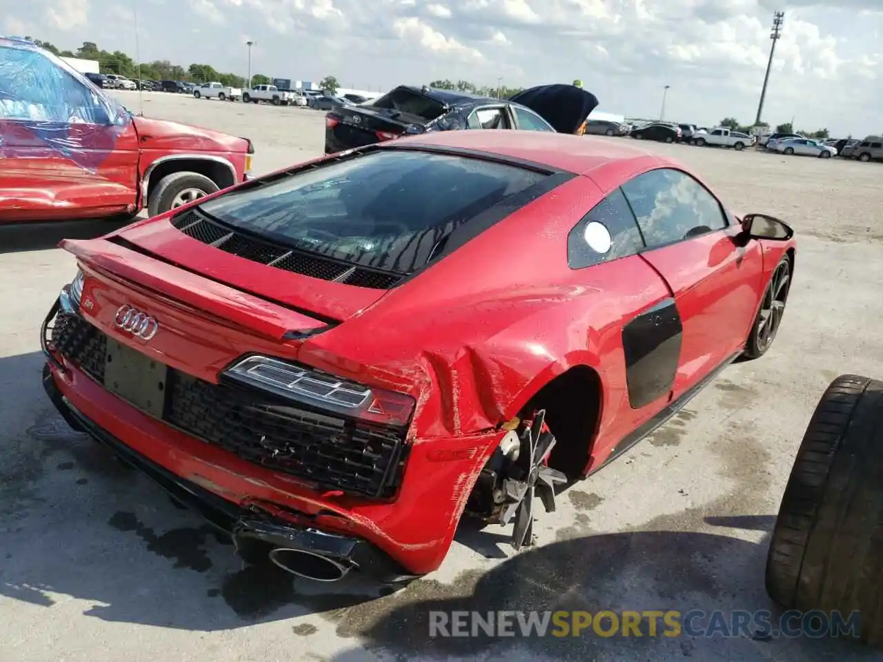 4 Photograph of a damaged car WUACEAFX8N7900266 AUDI R8 2022