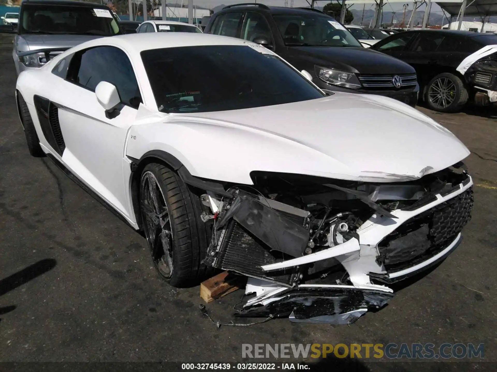 1 Photograph of a damaged car WUAEEAFX1L7900048 AUDI R8 COUPE 2020