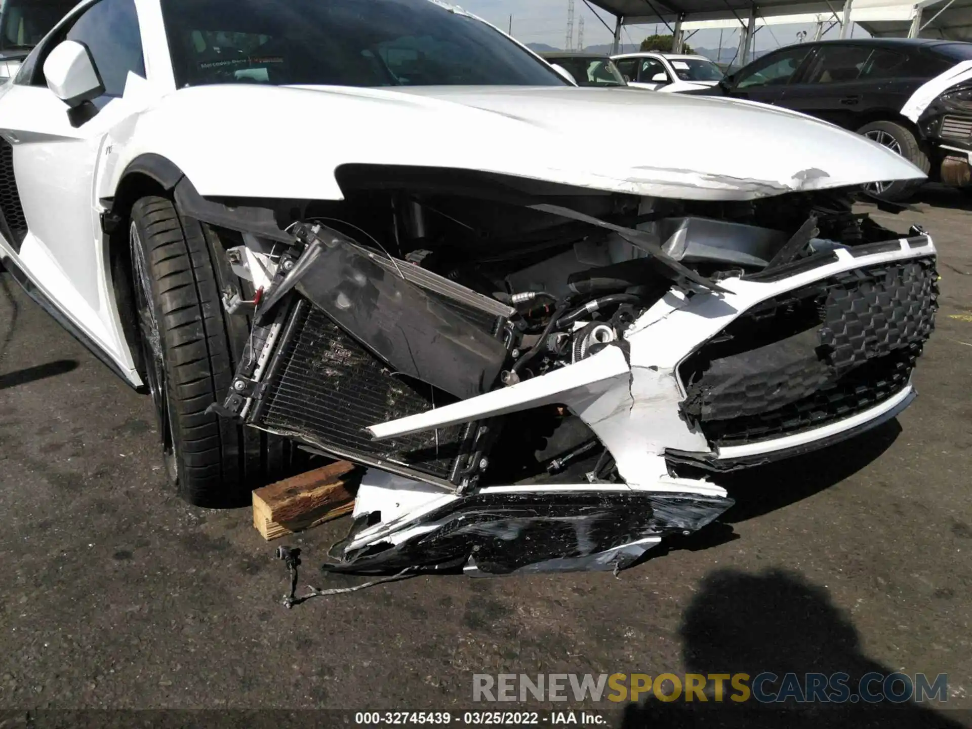 6 Photograph of a damaged car WUAEEAFX1L7900048 AUDI R8 COUPE 2020