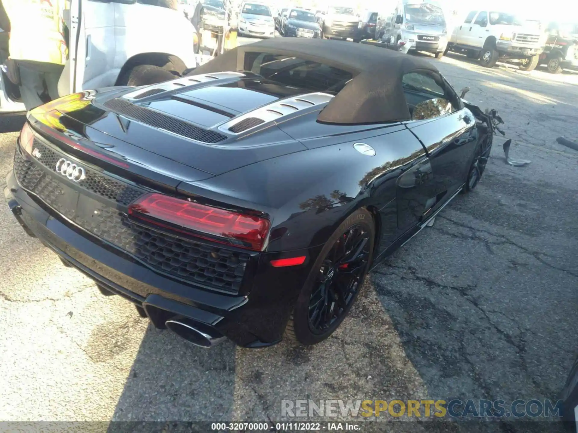 4 Photograph of a damaged car WUAVECFX1L7900174 AUDI R8 SPYDER 2020