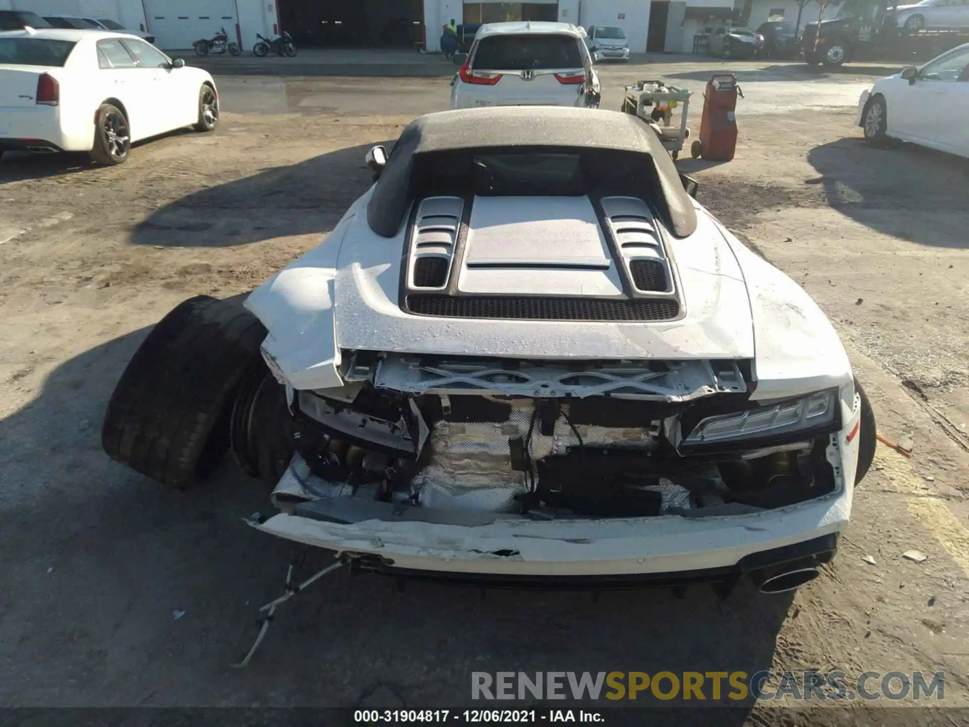 8 Photograph of a damaged car WUAVECFX5L7900176 AUDI R8 SPYDER 2020