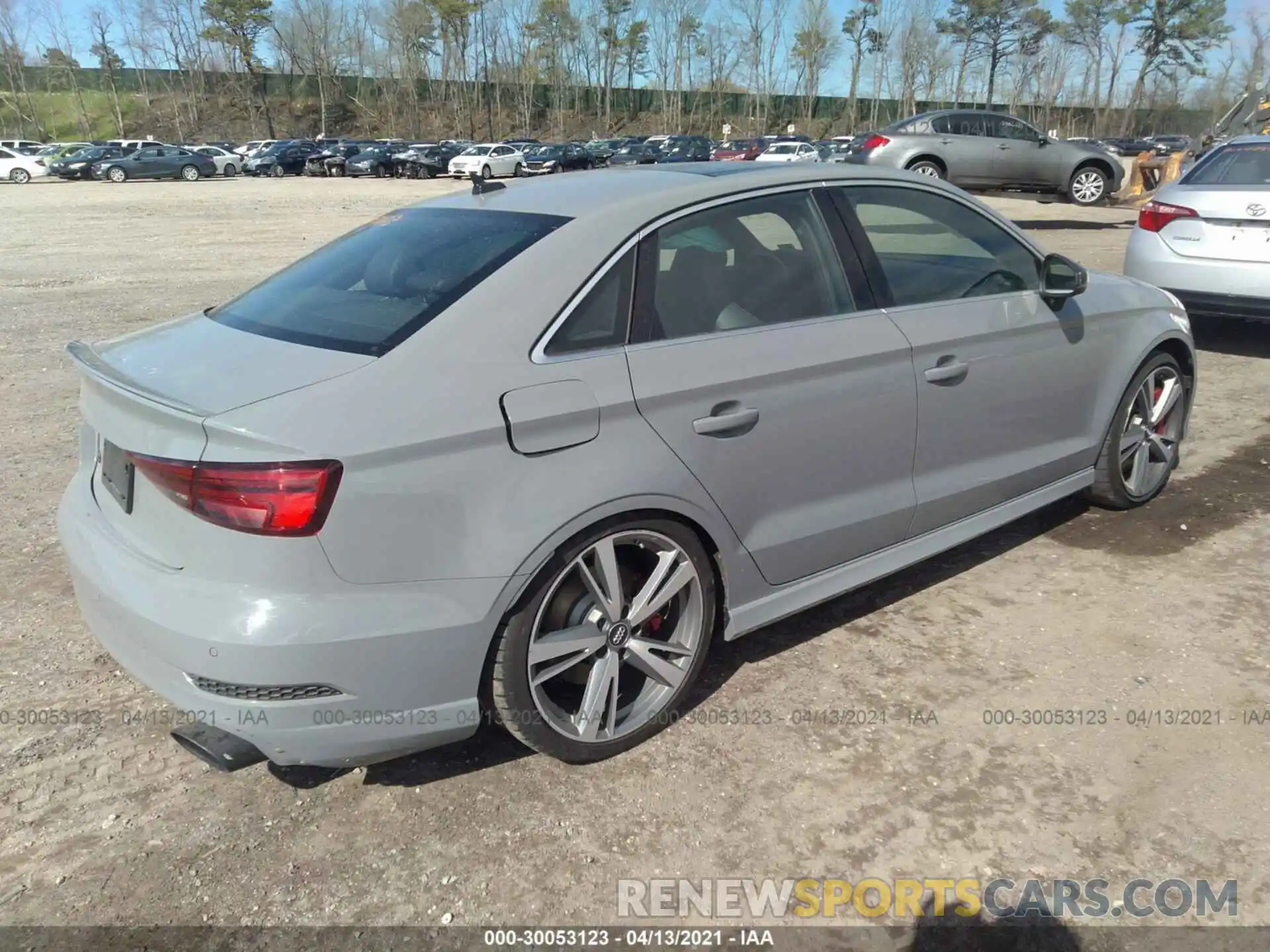 4 Фотография поврежденного автомобиля WUABWGFF2KA902242 AUDI RS 3 2019