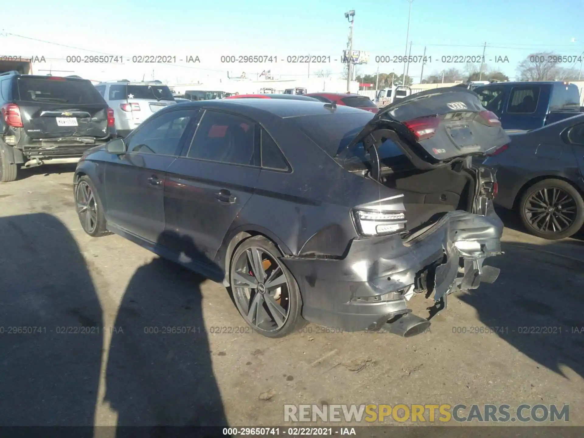 3 Photograph of a damaged car WUABWGFF8KA900043 AUDI RS 3 2019