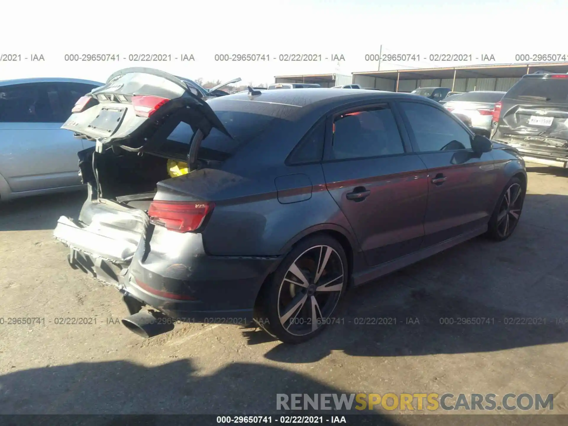 4 Фотография поврежденного автомобиля WUABWGFF8KA900043 AUDI RS 3 2019