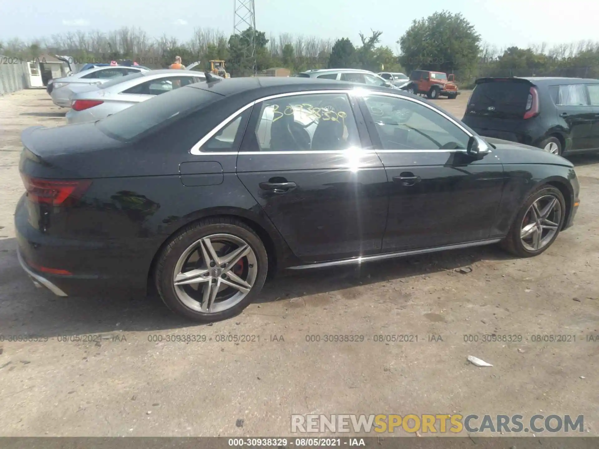 4 Photograph of a damaged car WAUB4AF40KA049836 AUDI S4 2019