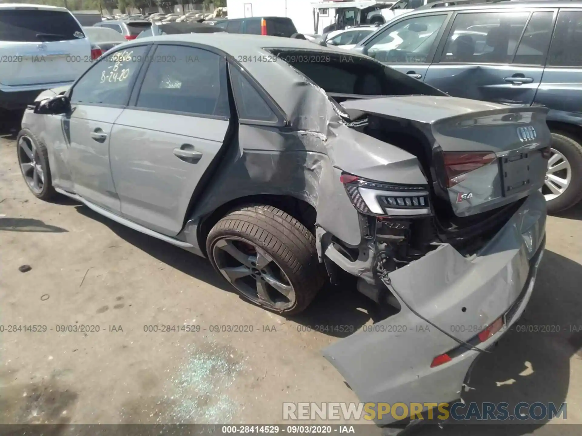 3 Фотография поврежденного автомобиля WAUB4AF42KA006809 AUDI S4 2019