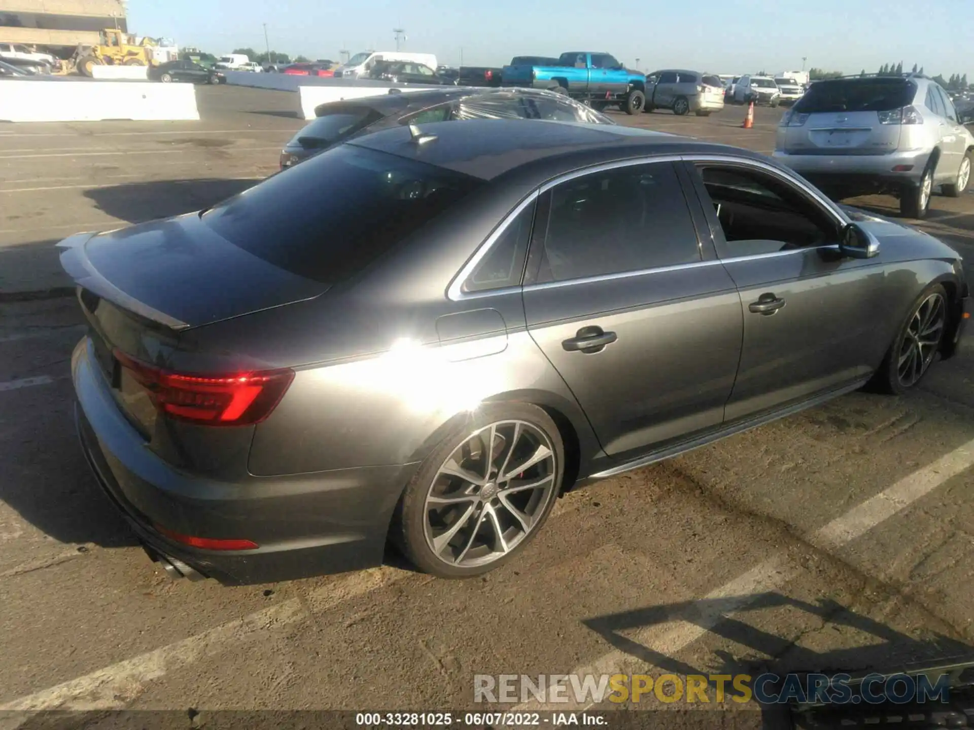 4 Фотография поврежденного автомобиля WAUB4AF48KA006975 AUDI S4 2019