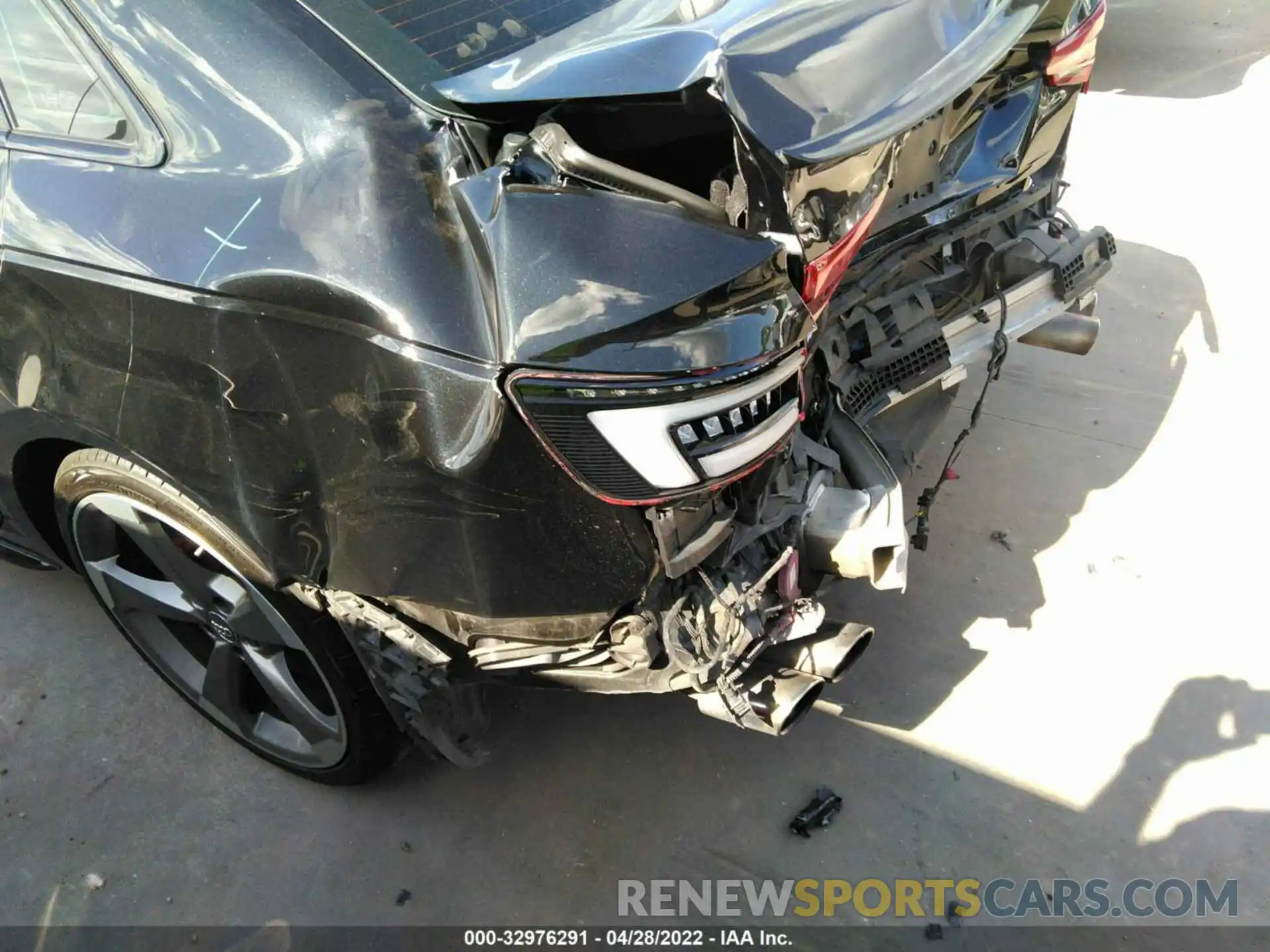 6 Photograph of a damaged car WAUB4AF4XKA002118 AUDI S4 2019