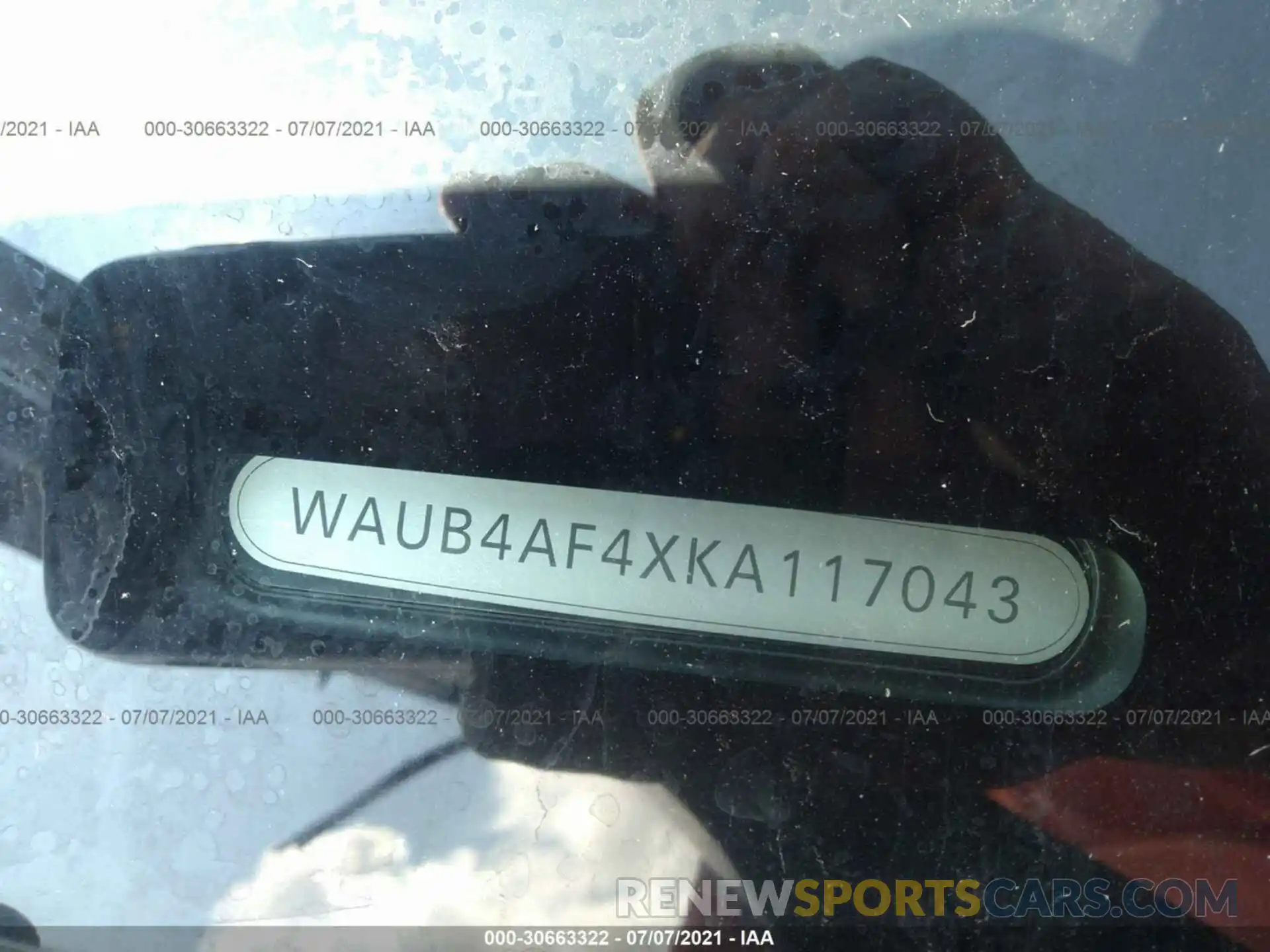 9 Фотография поврежденного автомобиля WAUB4AF4XKA117043 AUDI S4 2019