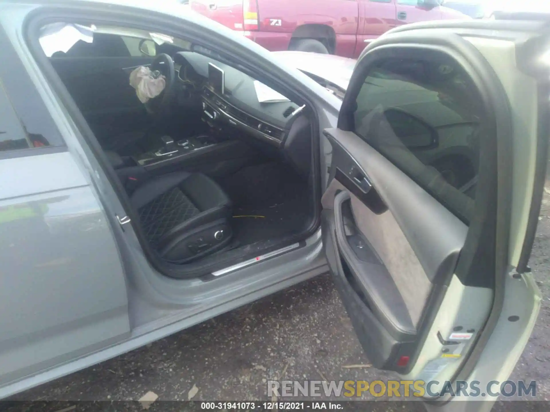 5 Photograph of a damaged car WAUC4AF49KA065747 AUDI S4 2019