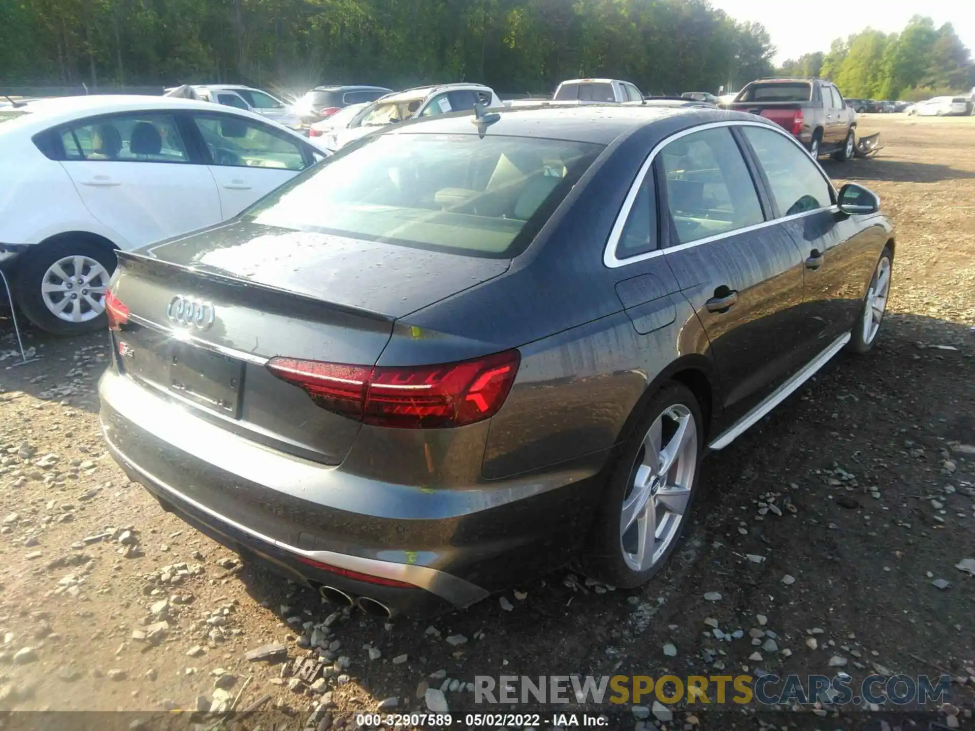 4 Photograph of a damaged car WAUB4AF47LA065324 AUDI S4 2020