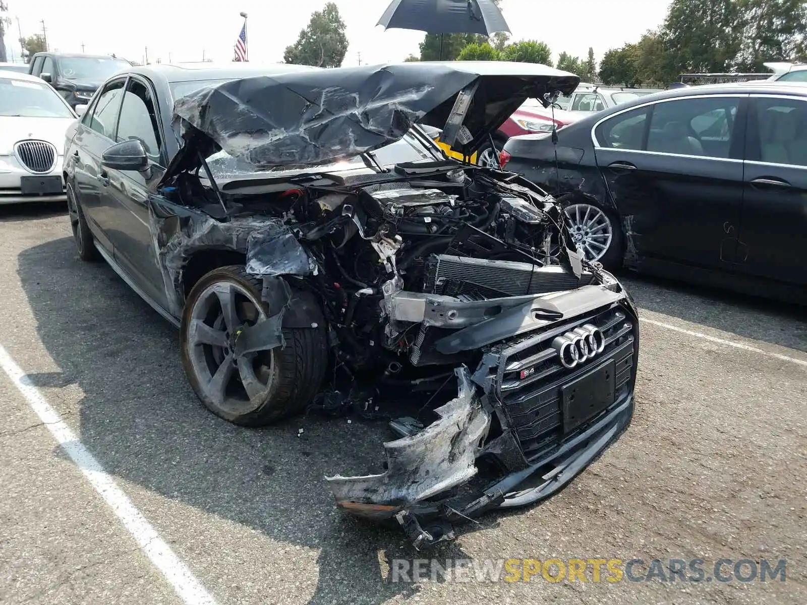 1 Фотография поврежденного автомобиля WAUB4AF49KA041508 AUDI S4/RS4 2019