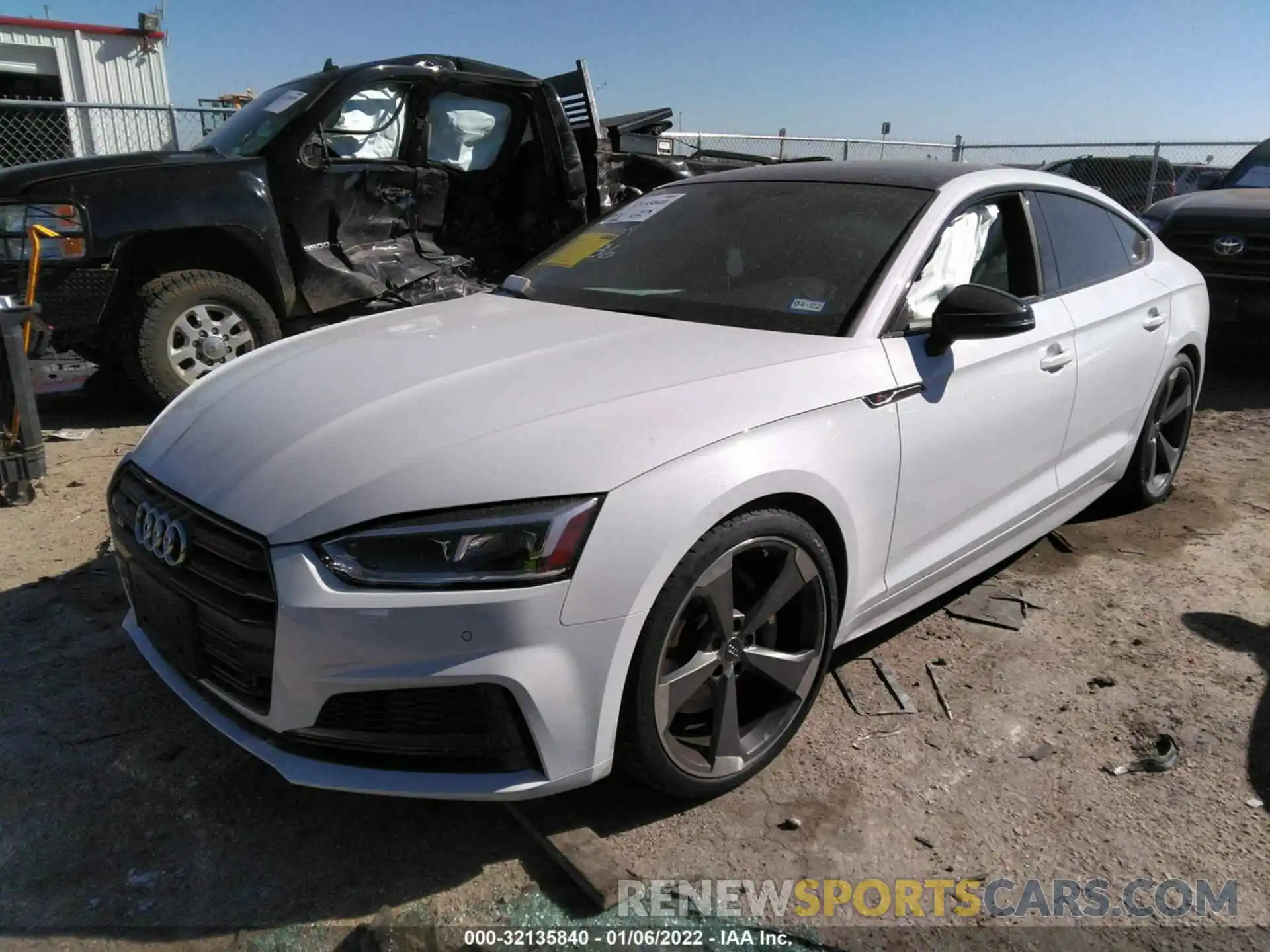 2 Фотография поврежденного автомобиля WAUB4CF52KA030550 AUDI S5 SPORTBACK 2019