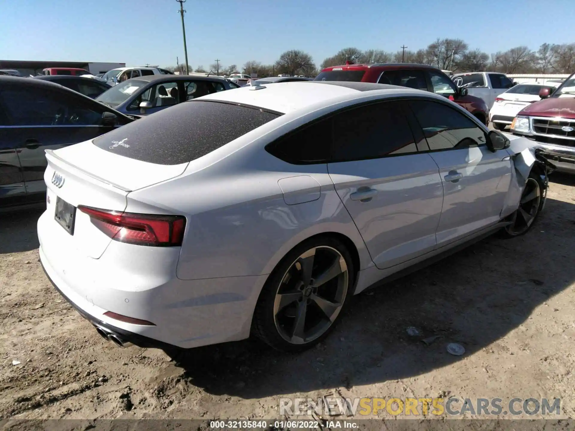 4 Фотография поврежденного автомобиля WAUB4CF52KA030550 AUDI S5 SPORTBACK 2019