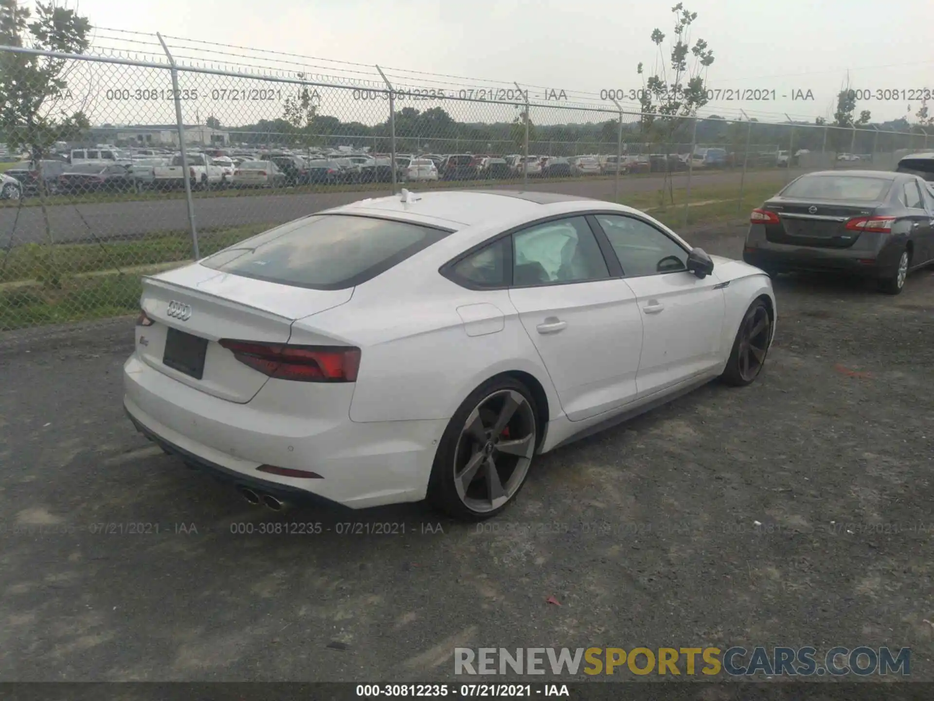 4 Фотография поврежденного автомобиля WAUC4CF52KA087576 AUDI S5 SPORTBACK 2019