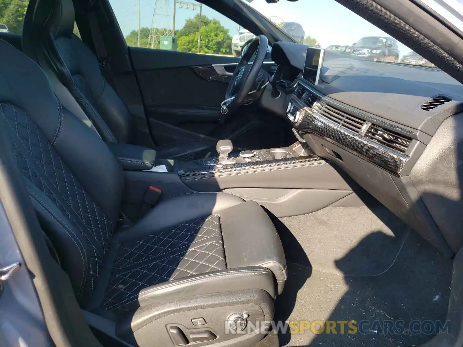 5 Photograph of a damaged car WAUC4CF52KA017012 AUDI S5/RS5 2019