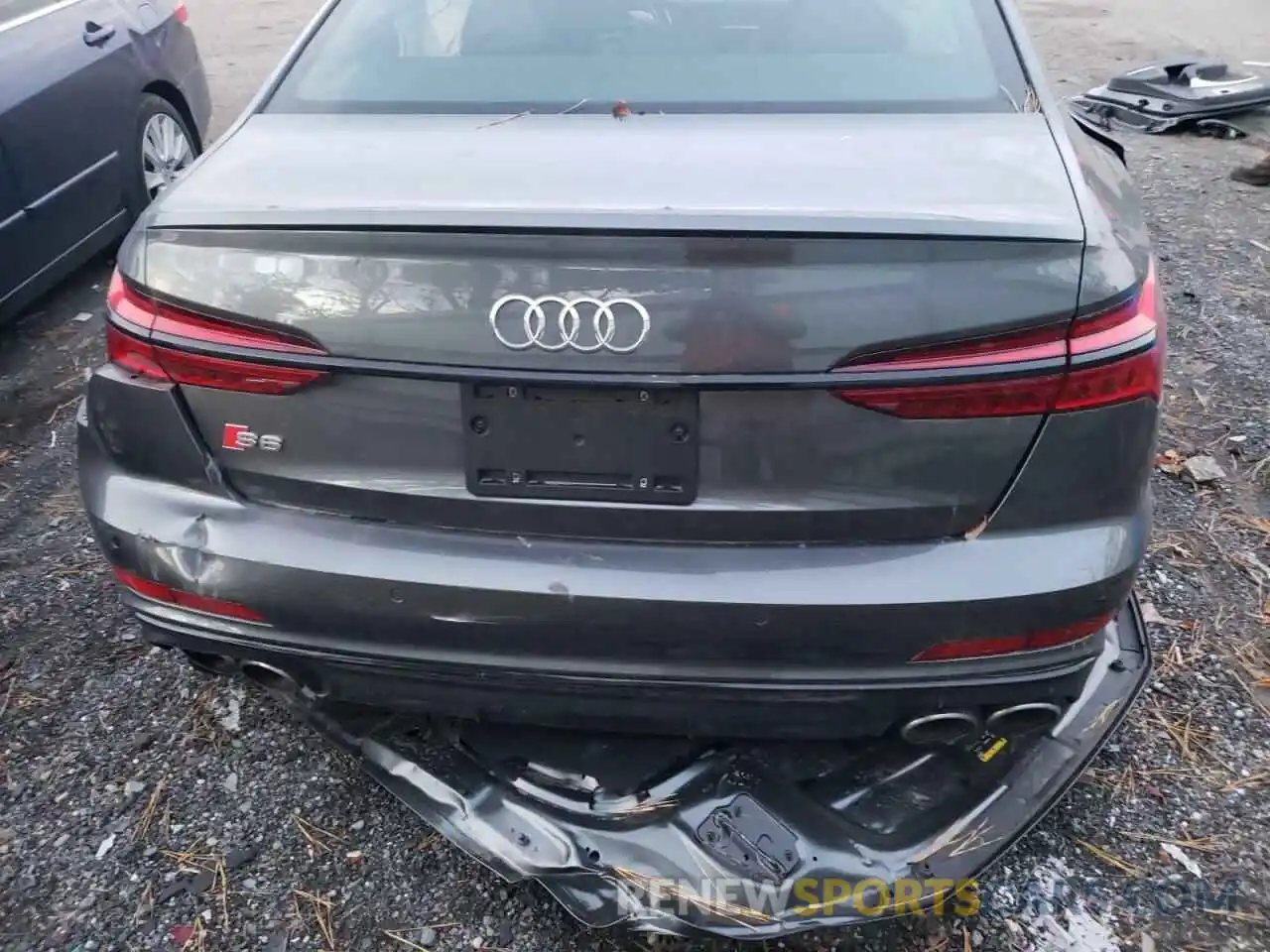 10 Photograph of a damaged car WAUDFAF28LN045254 AUDI S6/RS6 2020