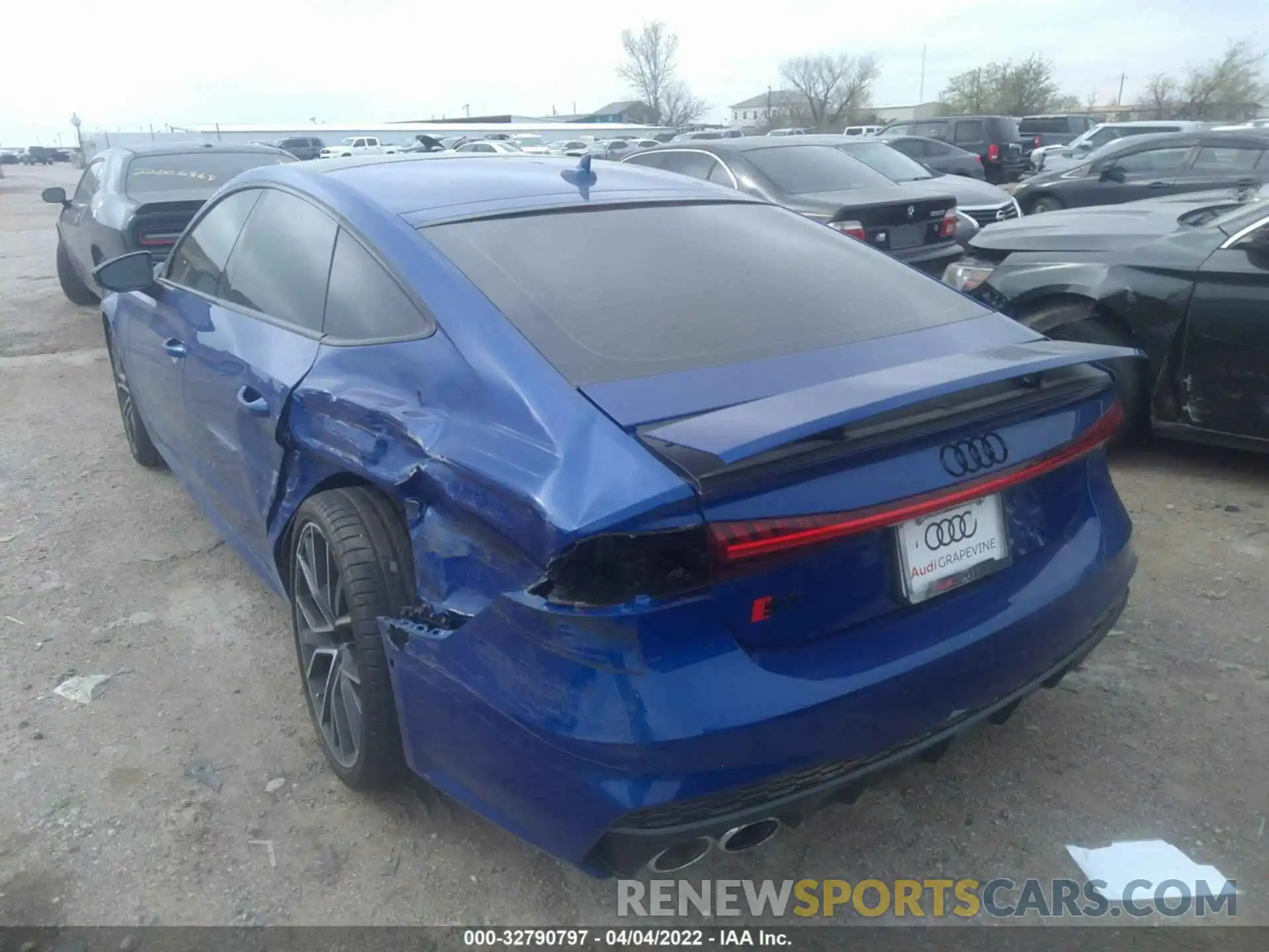 3 Photograph of a damaged car WAUSFBF20NN018162 AUDI S7 2022