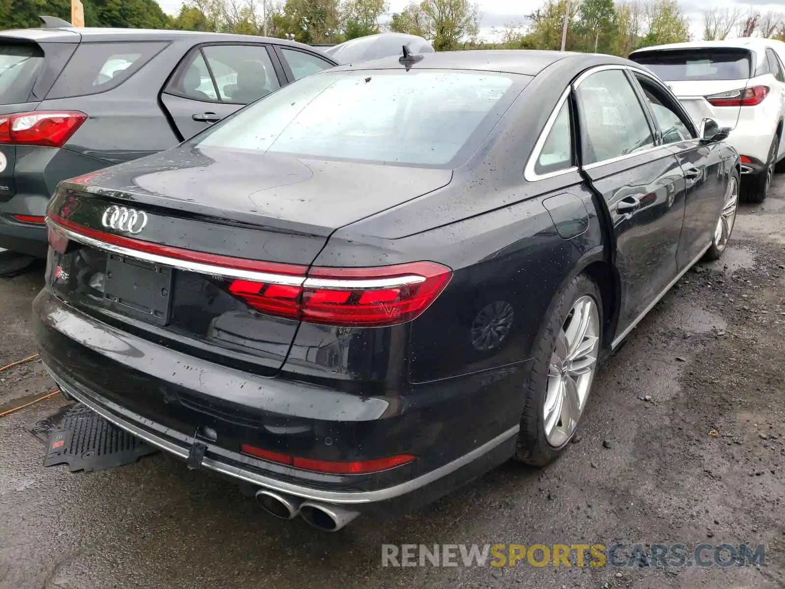 4 Фотография поврежденного автомобиля WAU8SAF80LN002738 AUDI S8 2020