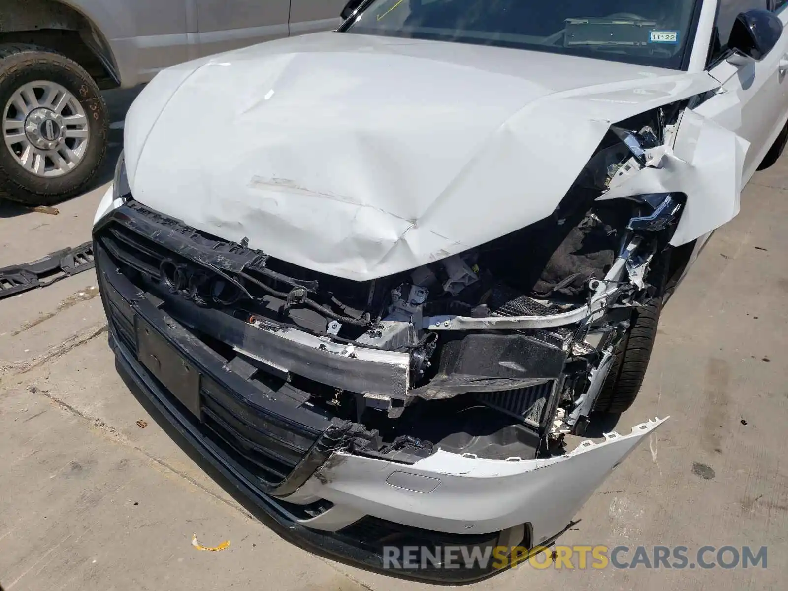 9 Photograph of a damaged car WAU8SAF80LN015358 AUDI S8 2020