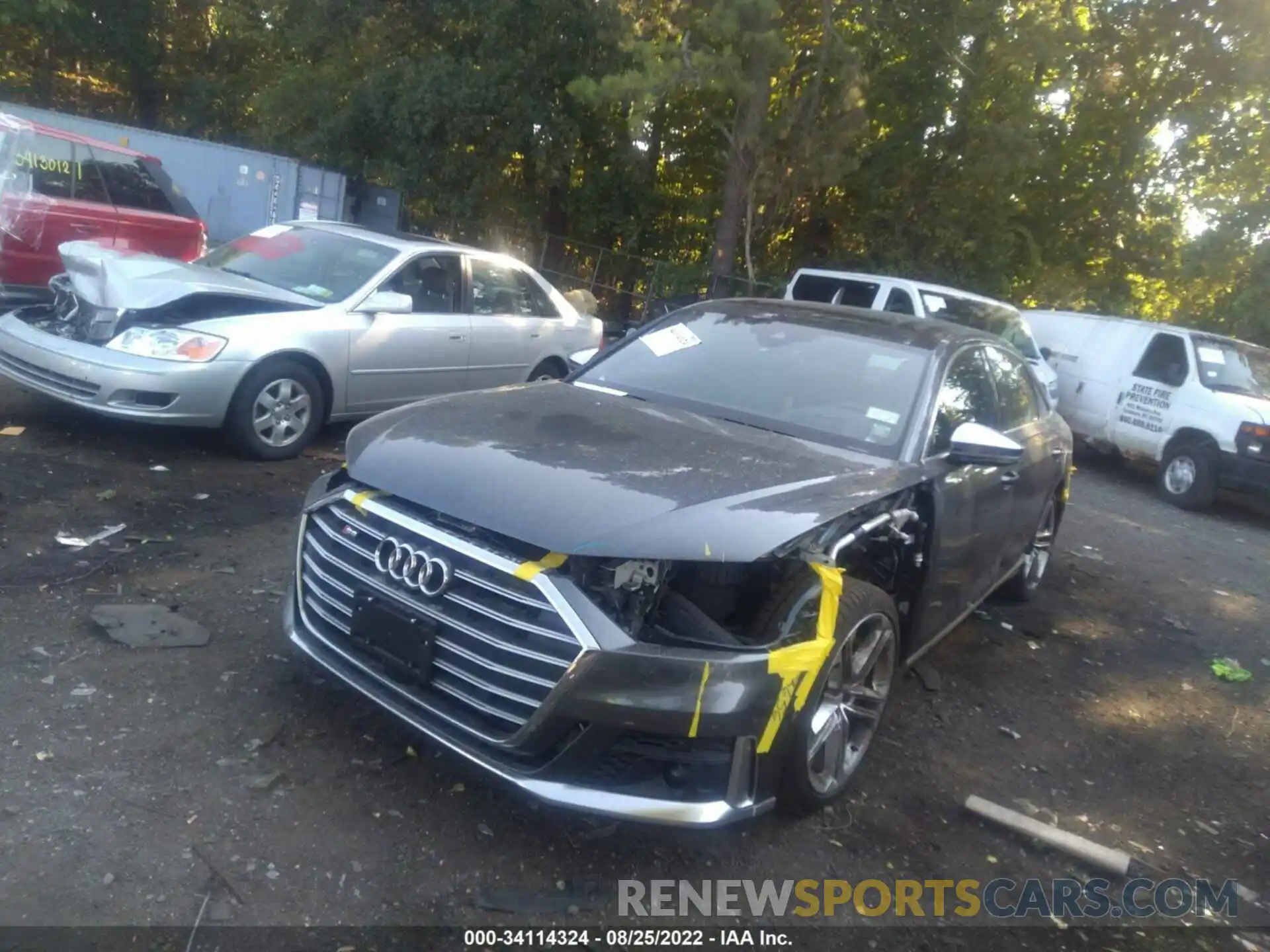 6 Photograph of a damaged car WAU8SAF83LN005813 AUDI S8 2020