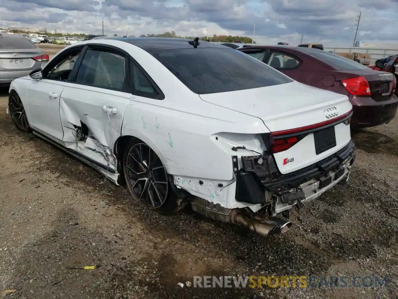 3 Photograph of a damaged car WAU8SAF8XLN005517 AUDI S8 2020