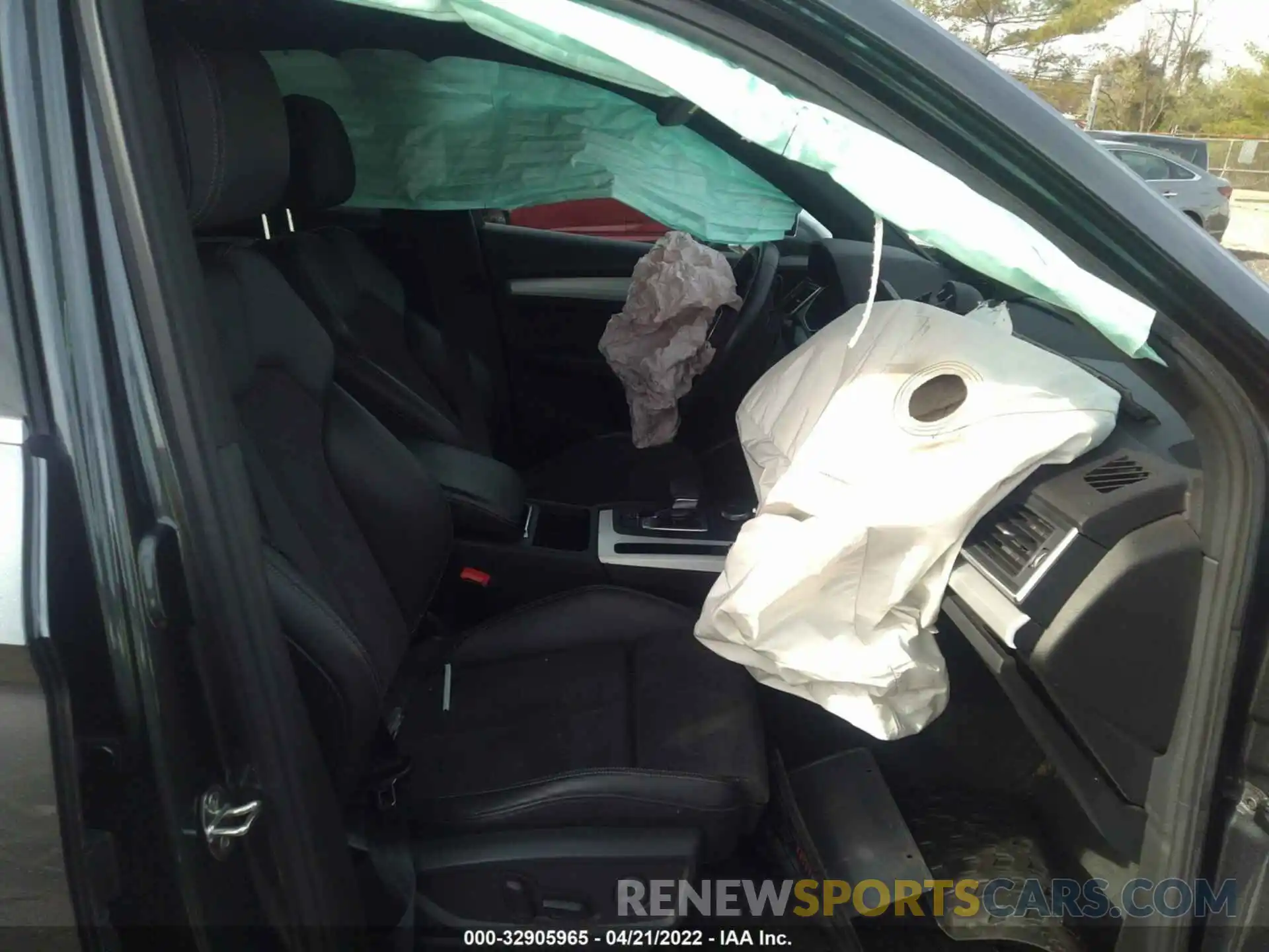 5 Photograph of a damaged car WA1A4AFY1K2137235 AUDI SQ5 2019