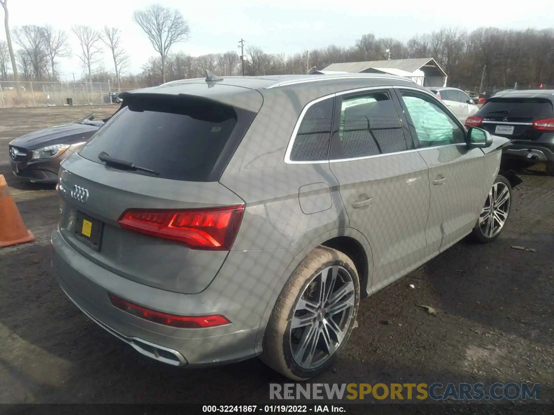 4 Фотография поврежденного автомобиля WA1A4AFY8K2082153 AUDI SQ5 2019