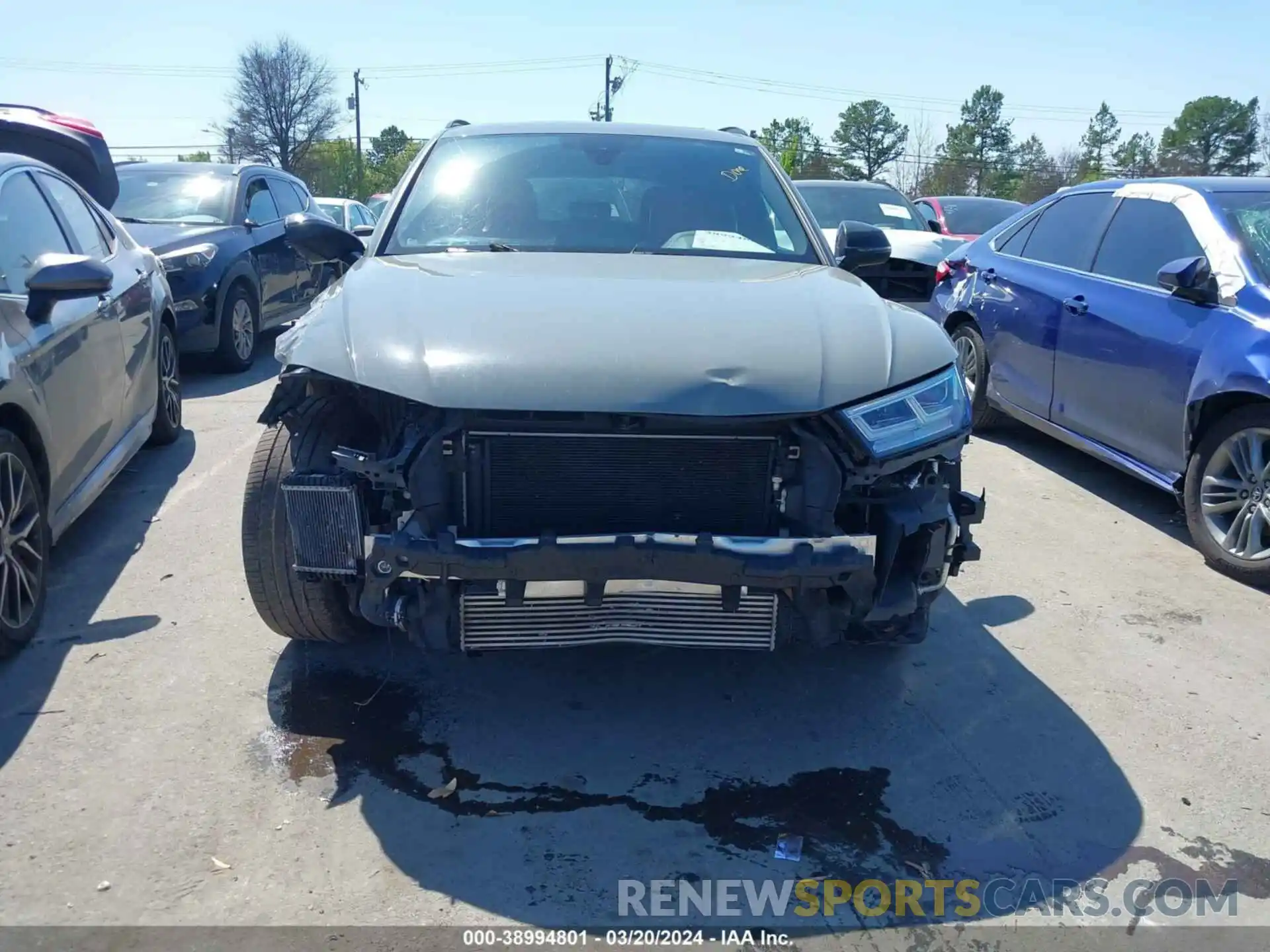 13 Photograph of a damaged car WA1B4AFY3K2082422 AUDI SQ5 2019