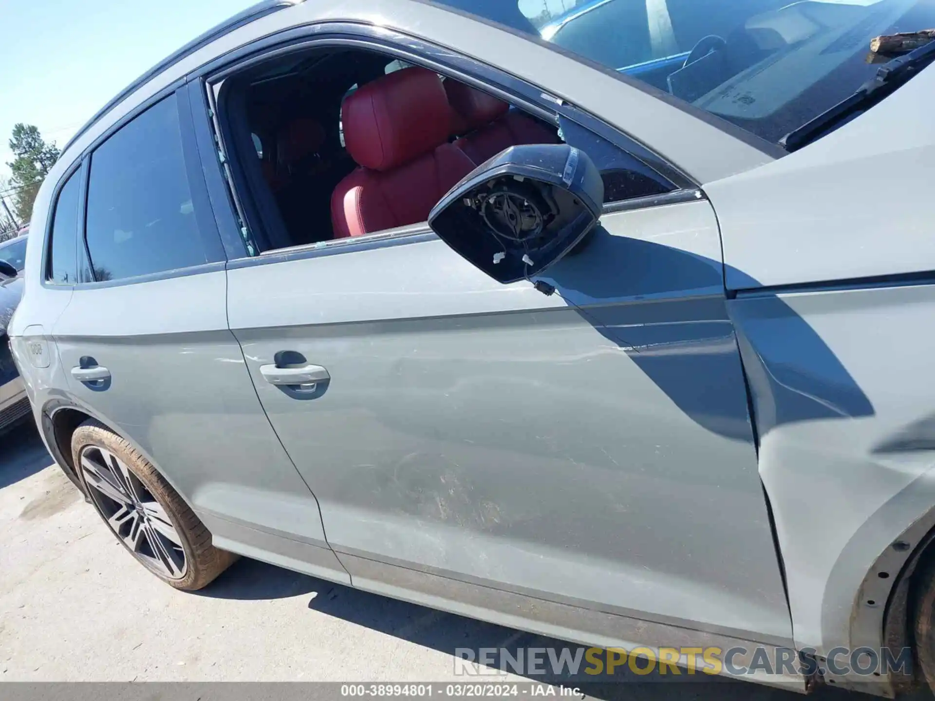 14 Photograph of a damaged car WA1B4AFY3K2082422 AUDI SQ5 2019