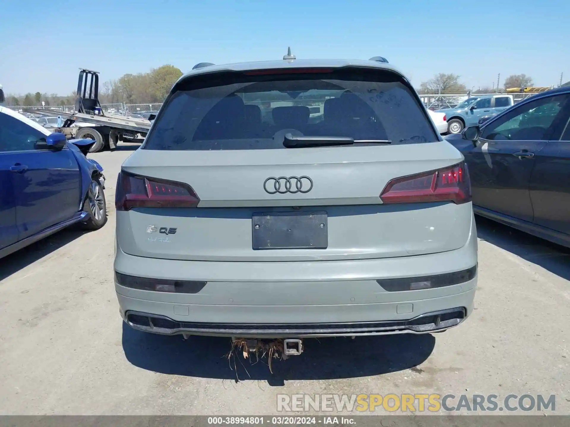 17 Photograph of a damaged car WA1B4AFY3K2082422 AUDI SQ5 2019