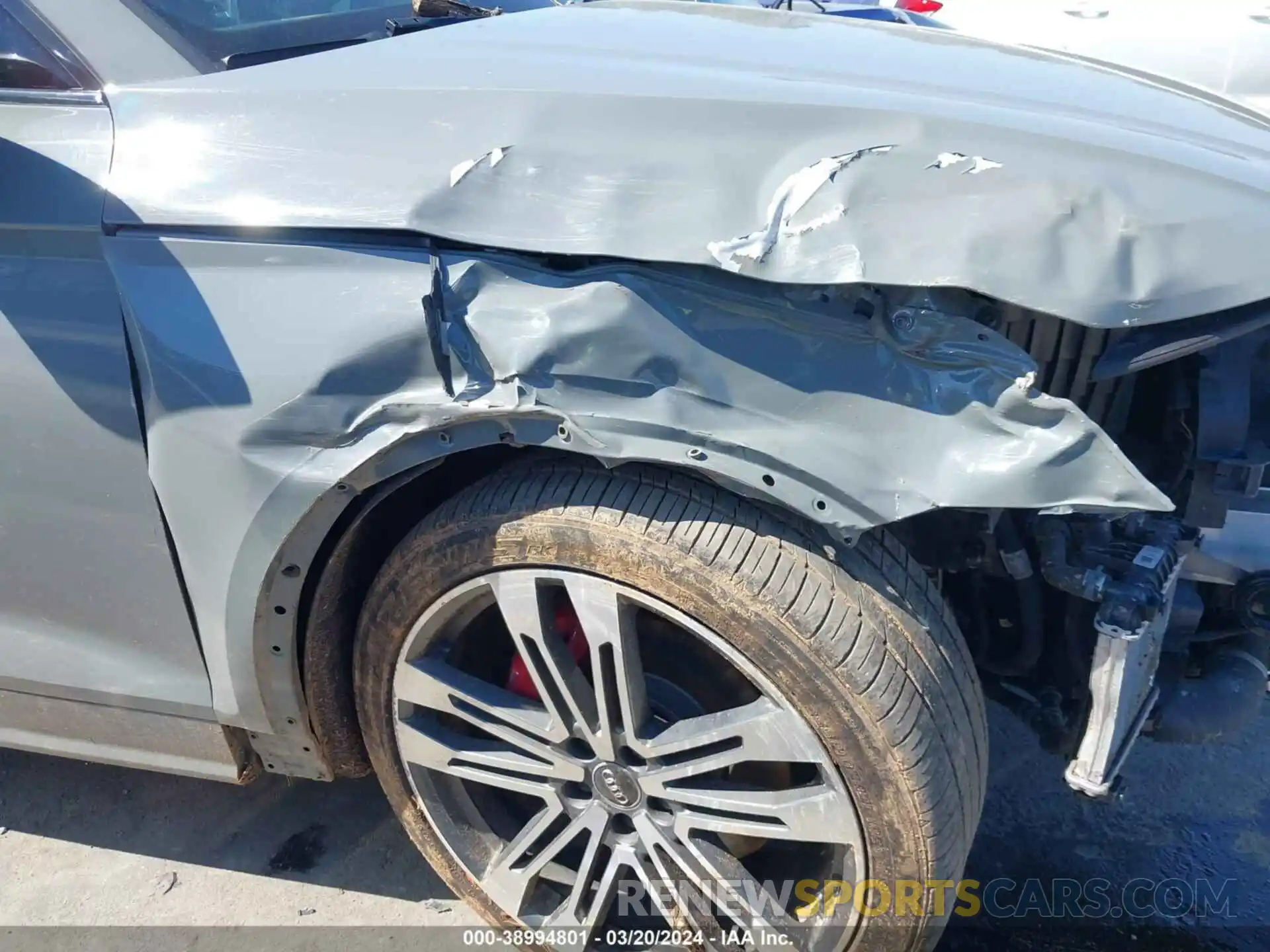 18 Photograph of a damaged car WA1B4AFY3K2082422 AUDI SQ5 2019