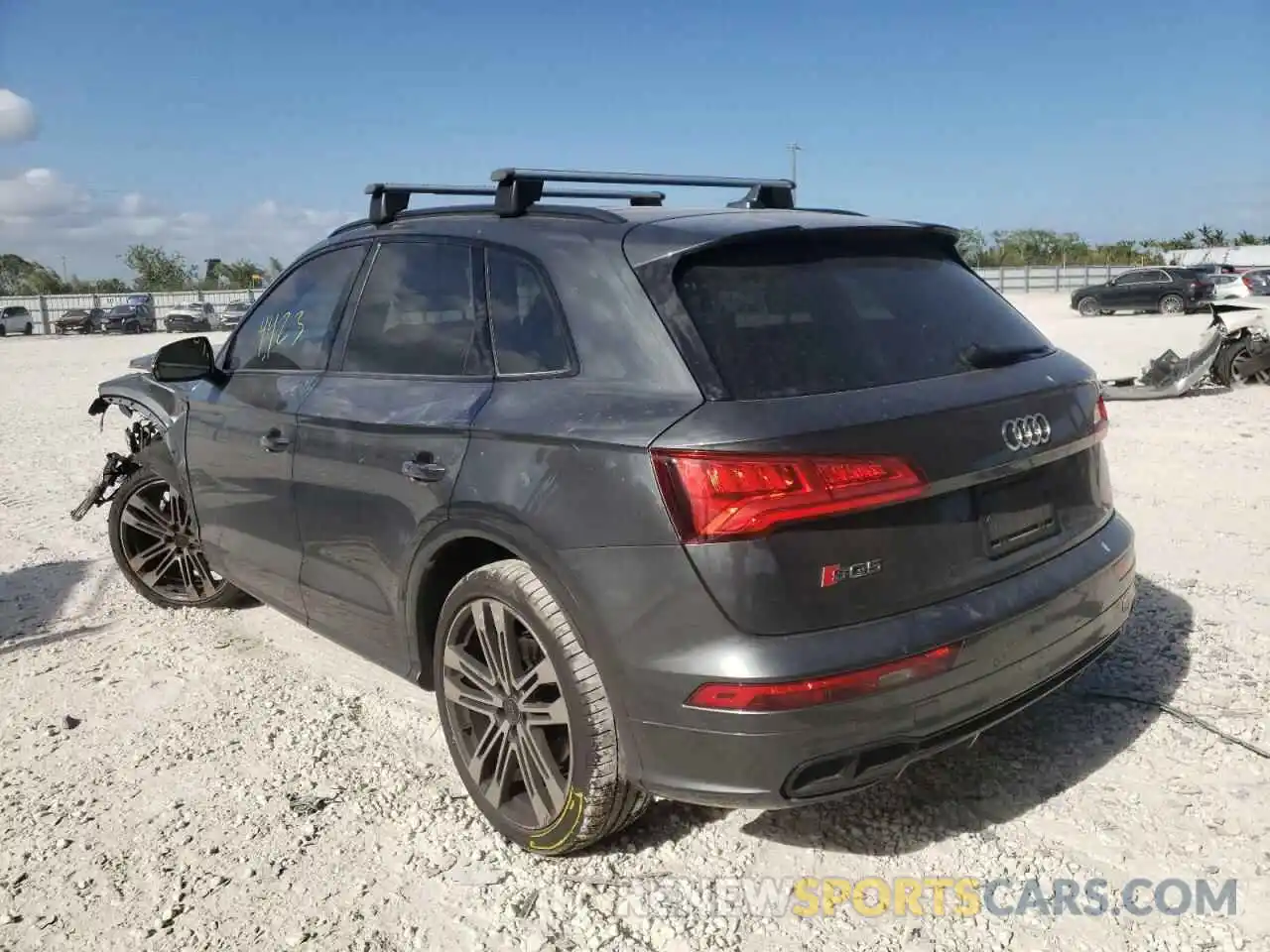 3 Фотография поврежденного автомобиля WA1B4AFY7K2085940 AUDI SQ5 2019