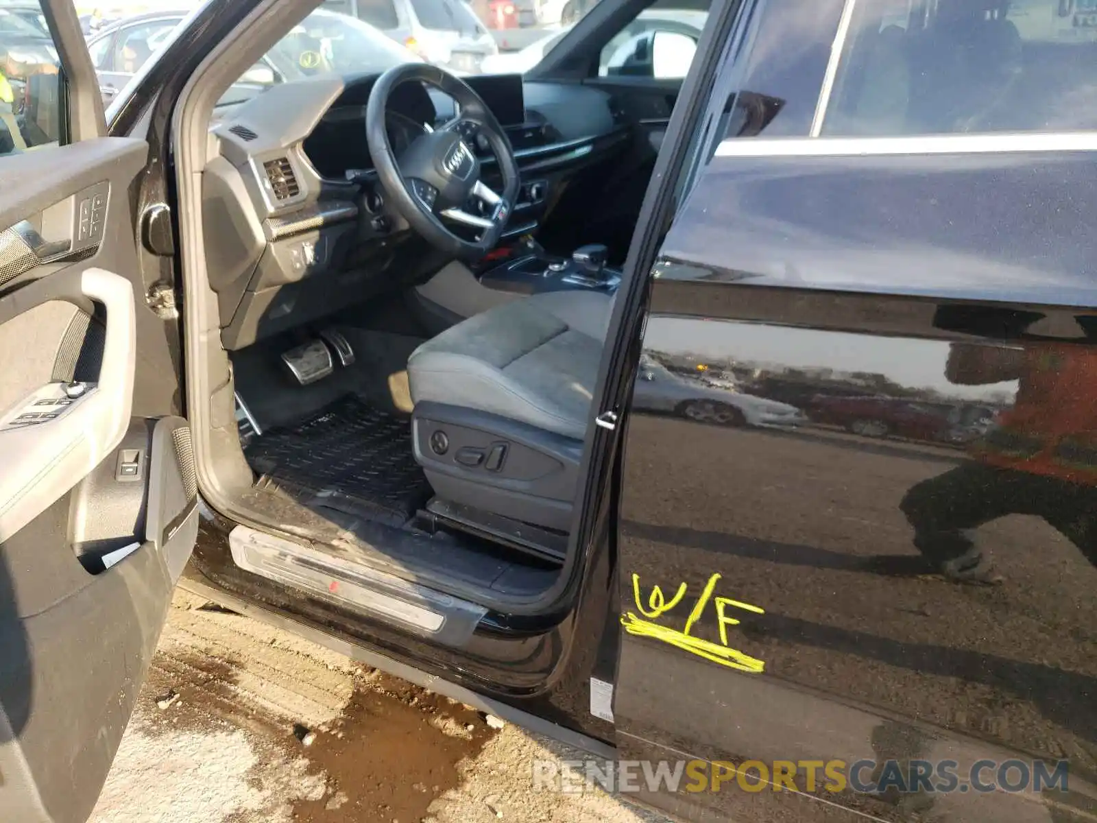 9 Photograph of a damaged car WA1B4AFYXK2039910 AUDI SQ5 2019