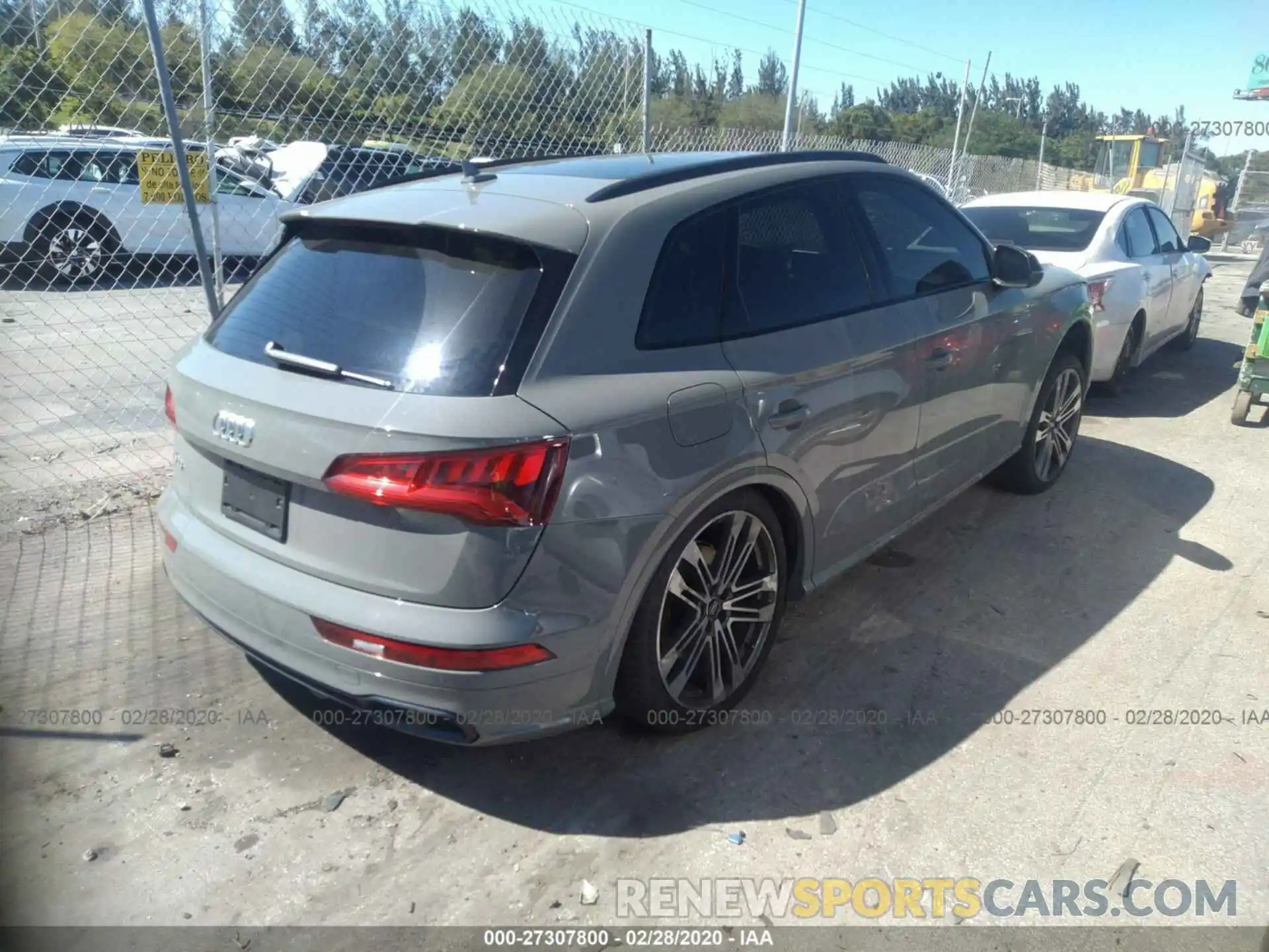 4 Фотография поврежденного автомобиля WA1B4AFYXK2098181 AUDI SQ5 2019