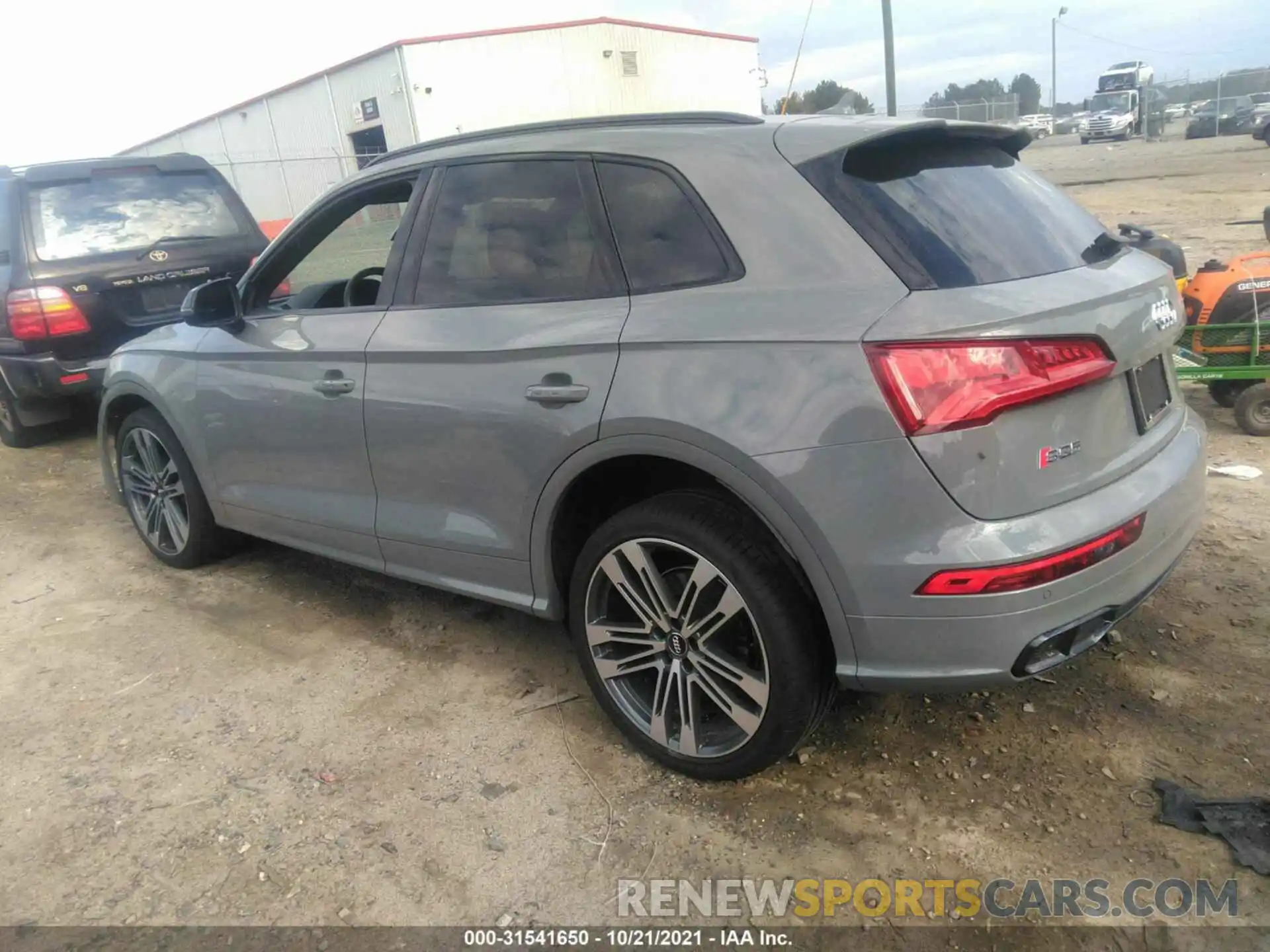 3 Photograph of a damaged car WA1B4BFY3K2111648 AUDI SQ5 2019