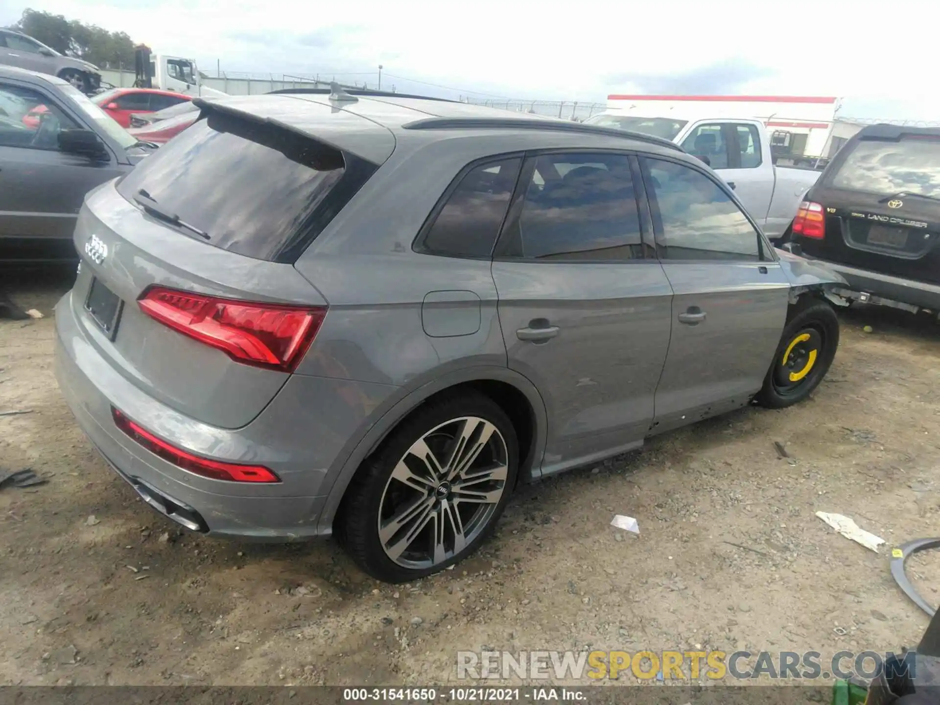 4 Photograph of a damaged car WA1B4BFY3K2111648 AUDI SQ5 2019