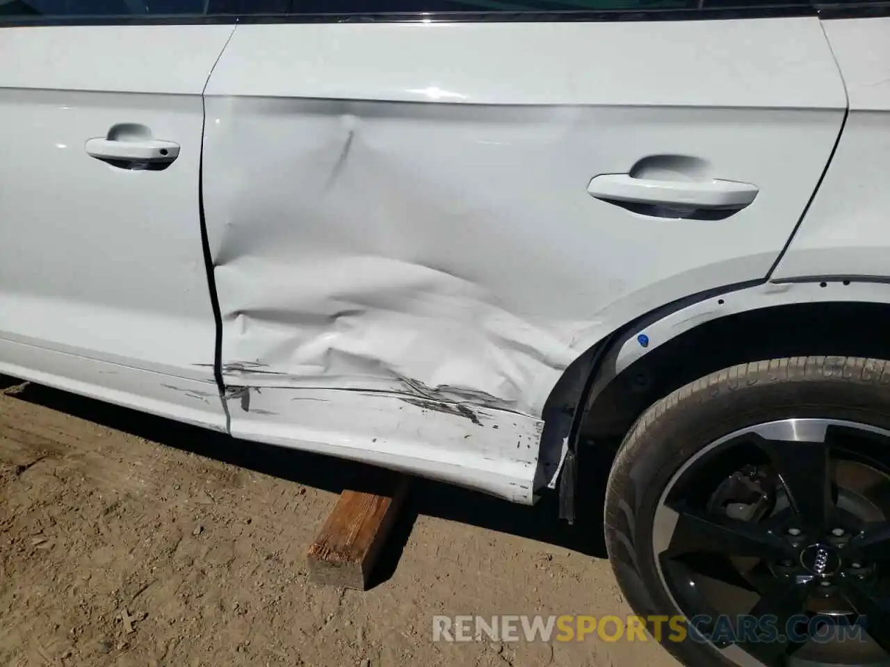 9 Photograph of a damaged car WA1C4AFY3K2067570 AUDI SQ5 2019