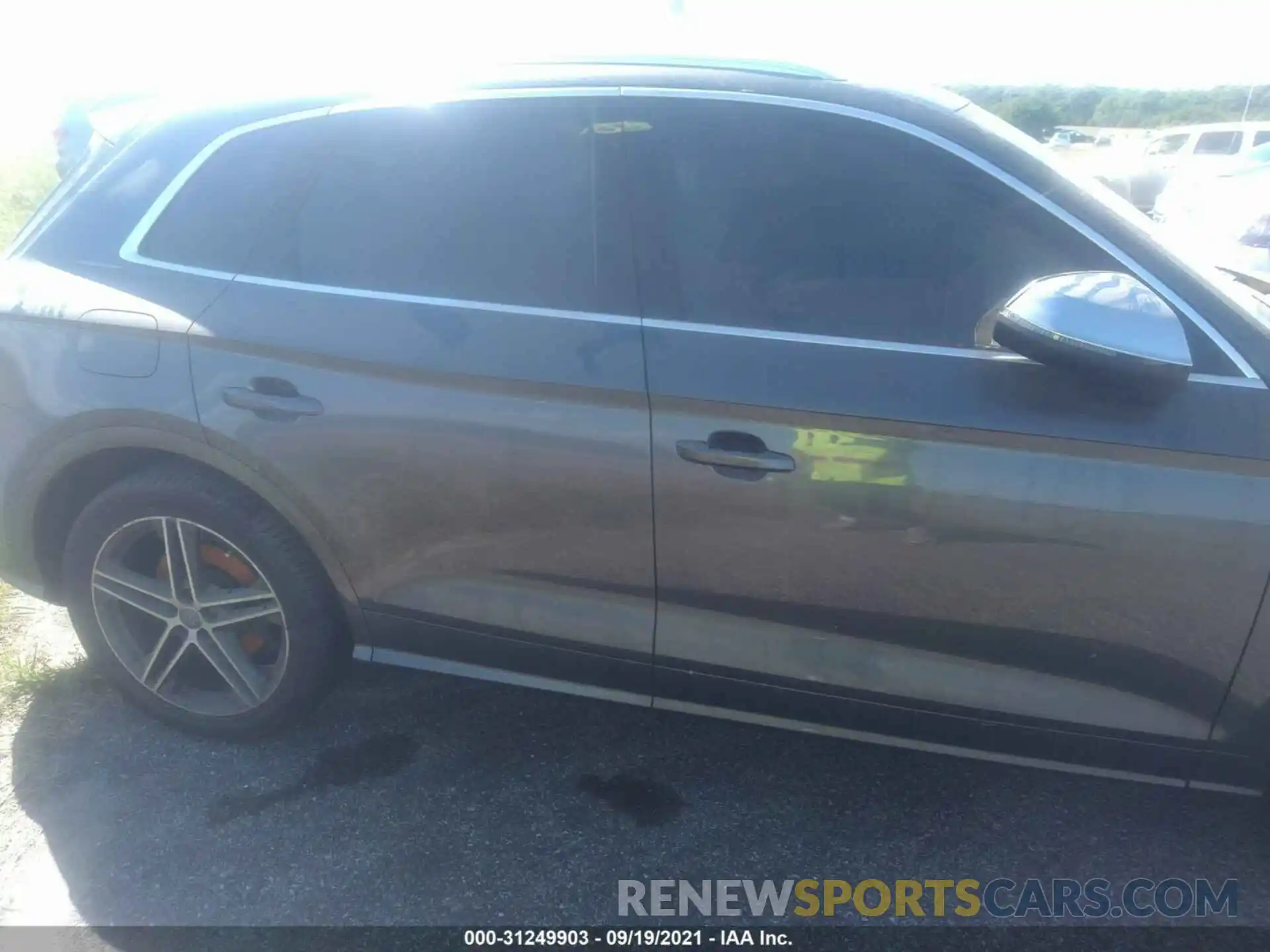 6 Photograph of a damaged car WA1B4AFYXL2014474 AUDI SQ5 2020