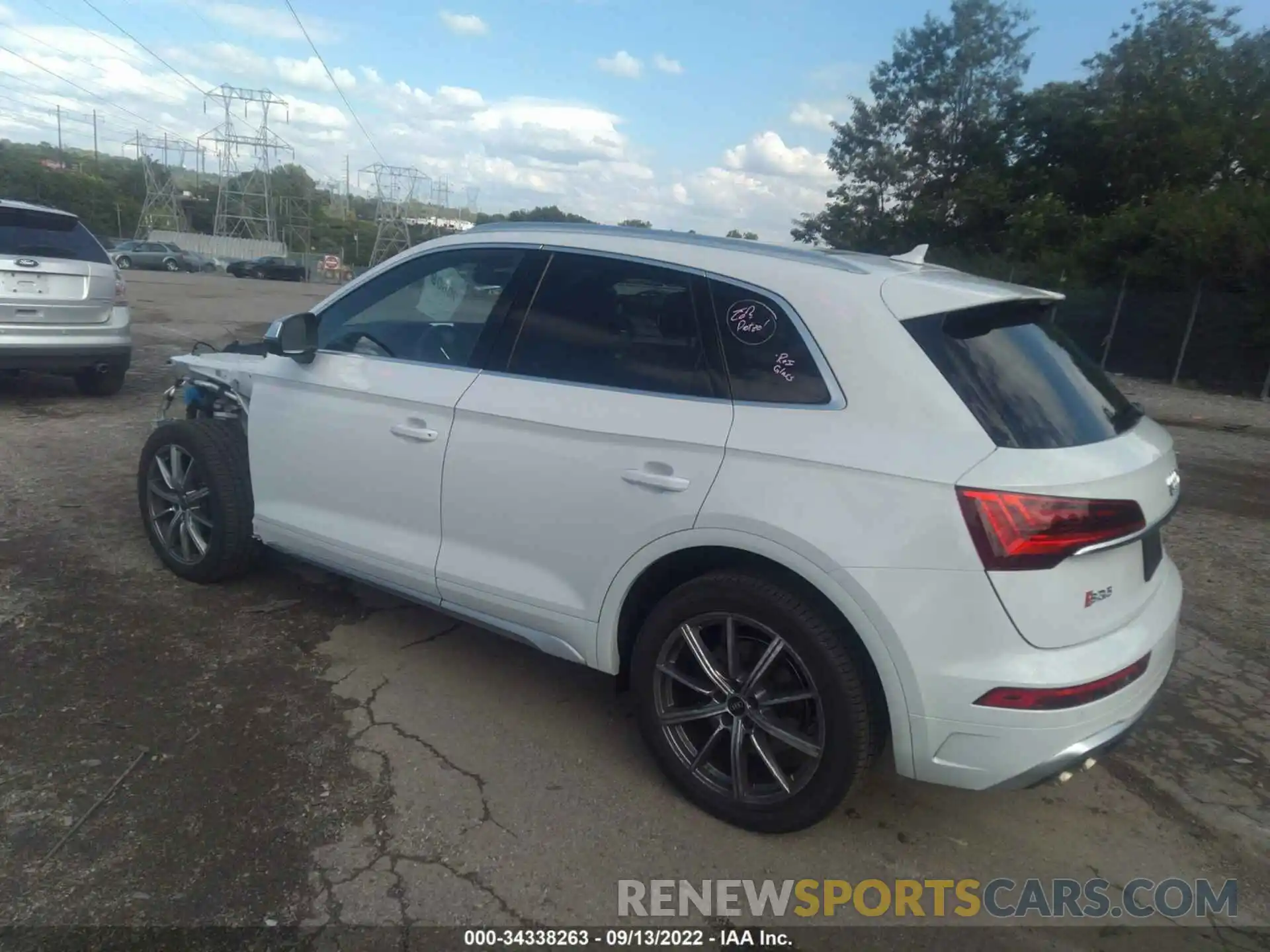 3 Photograph of a damaged car WA1B4AFY5N2118521 AUDI SQ5 2022