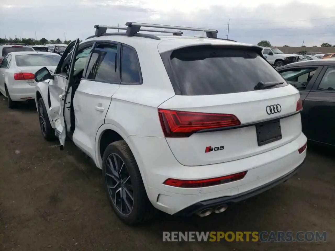 3 Photograph of a damaged car WA1B4AFY7N2028660 AUDI SQ5 2022