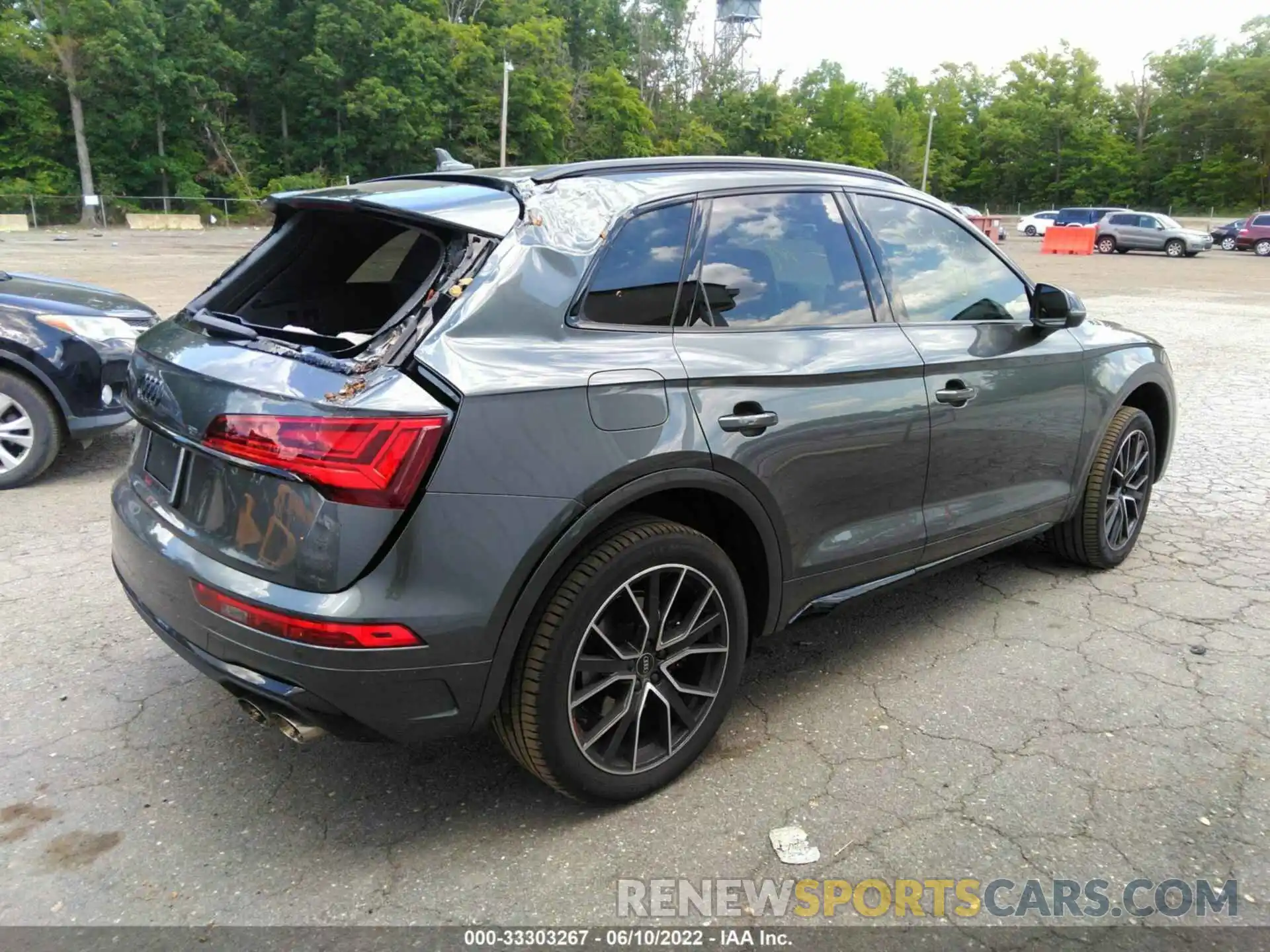 4 Photograph of a damaged car WA1B4AFY9N2040955 AUDI SQ5 2022